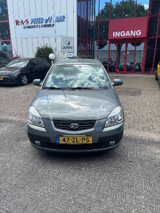 uszkodzony samochody osobowe Kia Rio  2008/3