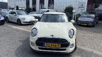 krockskadad bil auto Mini Cooper 1.5 COOPER BUSINESS 2016/2