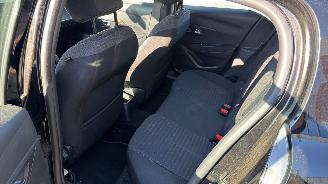 Peugeot 208 PureTech 75 Active picture 11