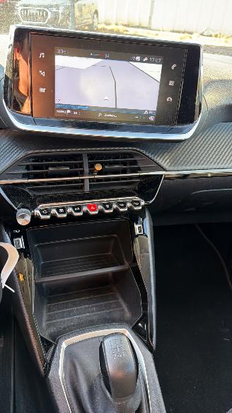 Peugeot 208 PureTech 75 Active picture 14