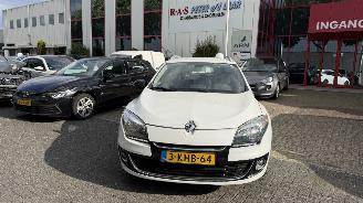 skadebil auto Renault Mégane 1.5 DCI AUTOMAAT SCHADE AAN DORPEL 2013/4