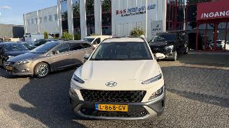 Unfallwagen Hyundai Kona 1.6 GDI HEV FASHION BIJGELUID IN MOTOR 2021/5