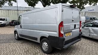 Peugeot Boxer 435 2.2 BlueHDi 140 L2H1 Zwaar Premium picture 7