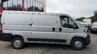 Peugeot Boxer 435 2.2 BlueHDi 140 L2H1 Zwaar Premium picture 5