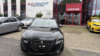 uszkodzony samochody osobowe Peugeot 208 1.2 PureTech 75 Active 2024/1