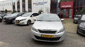 krockskadad bil auto Peugeot 308 1.2 E-THP BLUE LEASE 2014/7