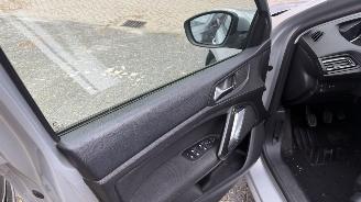 Peugeot 308 1.2 E-THP BLUE LEASE picture 16