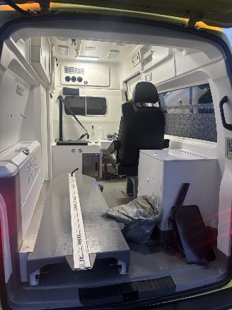 Volkswagen Transporter T6 AMBULANCE GEEN SCHADE picture 11