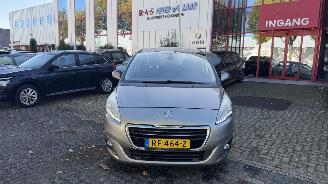 krockskadad bil auto Peugeot 5008  2016/2