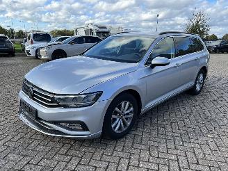 Vrakbiler auto Volkswagen Passat Variant 2.0 TDi-110 kw DSG automaat 2022/8