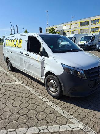 Vaurioauto  passenger cars Mercedes Vito 116 CDi  Lang 2024/10