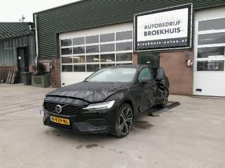 demontáž osobní automobily Volvo V-60 V60 II (ZW), Combi, 2018 2.0 B3 16V Mild Hybrid Geartronic 2022/10