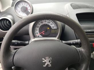 Peugeot 107 1.0-12V XS Automatic picture 19