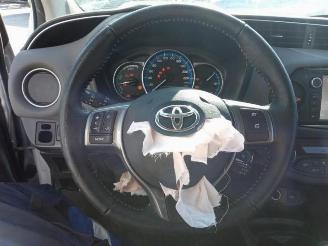 Toyota Yaris Yaris III (P13), Hatchback, 2010 / 2020 1.5 16V Hybrid picture 14