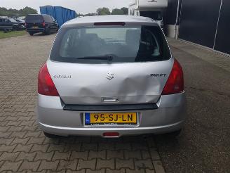 Suzuki Swift 1.3 Exclusive picture 5