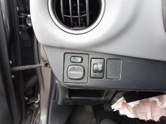 Toyota Yaris Yaris III (P13), Hatchback, 2010 / 2020 1.33 16V Dual VVT-I picture 12