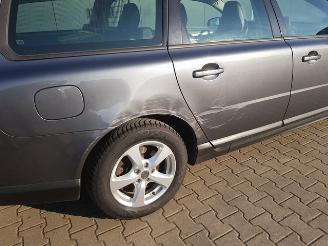 Volvo V-70 2.4D Momentum picture 10