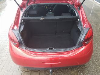 Peugeot 208 1.2 PureTech Signature picture 16