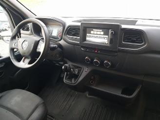 Renault Master T35 2.3 dCi 135 L3H2 Comfort picture 14