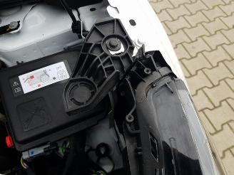 Peugeot 2008 1.2 PureTech Allure Pack picture 13