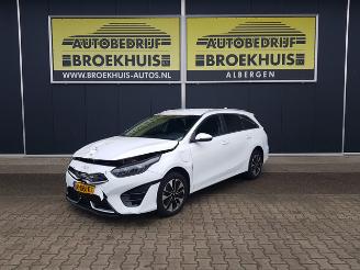 krockskadad bil auto Kia Ceed 1.6 GDI PHEV DynamicPlusLine 2022/9