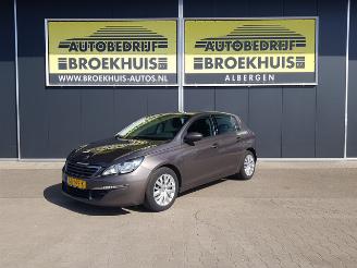 skadebil auto Peugeot 308 1.2 e-THP Blue Lease 2015/4
