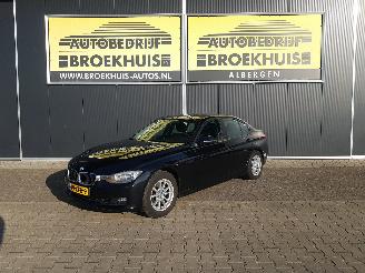 krockskadad bil auto BMW 3-serie 320i Executive 2012/5