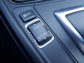 BMW 3-serie 320i Executive picture 25