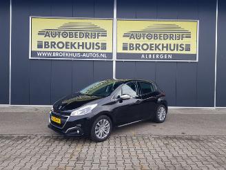 Schadeauto Peugeot 208 1.2 PureTech Allure 2015/11