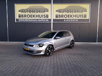 krockskadad bil auto Volkswagen Golf 1.2 TSI Trendline 2012/11