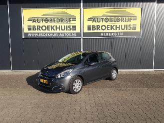 krockskadad bil auto Peugeot 208 1.2 PureTech Blue Lion 2017/6