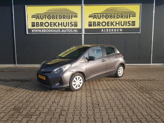 Coche accidentado Toyota Yaris 1.5 Full Hybrid Comfort 2014/3