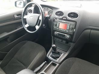 Ford Focus 1.6-16V Ghia picture 15