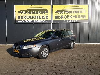 Damaged car Volvo V-70 2.4D Momentum 2008/9