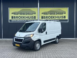 krockskadad bil bedrijf Peugeot Boxer 330 2.0 BlueHDI L1H1 Premium 2019/1