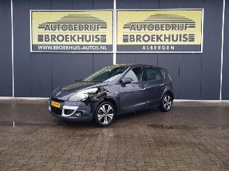 Vaurioauto  passenger cars Renault Scenic 2.0 Bose Automatic 2011/5