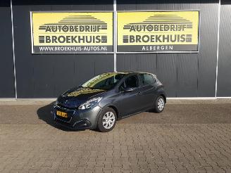 krockskadad bil auto Peugeot 208 1.2 PureTech Blue Lion 2017/6