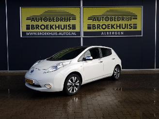 krockskadad bil auto Nissan Leaf Tekna Limited Edition 24 kWh 2015/10