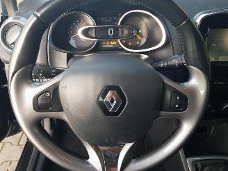 Renault Clio Estate 0.9 TCe Night&Day picture 13