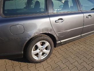 Volvo V-70 2.4D Momentum picture 10