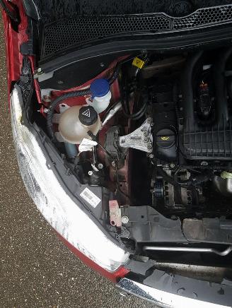 Peugeot 208 1.2 PureTech Signature picture 24