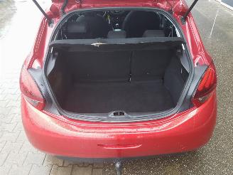 Peugeot 208 1.2 PureTech Signature picture 16