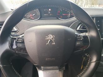 Peugeot 308 SW 1.2 PureTech Blue Lease Executive picture 19