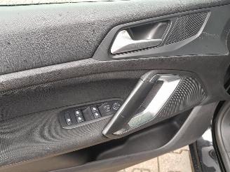 Peugeot 308 SW 1.2 PureTech Blue Lease Executive picture 25