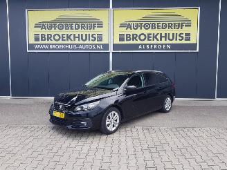 Schadeauto Peugeot 308 SW 1.2 PureTech Blue Lease Executive 2018/7