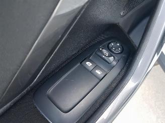 Peugeot 2008 1.2 PureTech Blue Lion picture 25