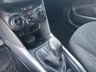 Peugeot 2008 1.2 PureTech Blue Lion picture 19