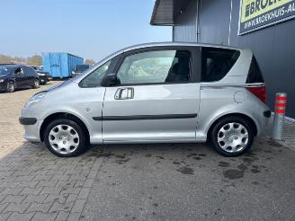 Peugeot 1007 1007 (KM), Hatchback 3-drs, 2004 / 2011 1.4 picture 9
