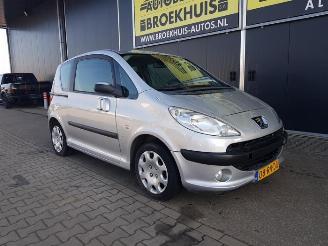 Peugeot 1007 1007 (KM), Hatchback 3-drs, 2004 / 2011 1.4 picture 14