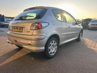 Peugeot 206 206 (2A/C/H/J/S), Hatchback, 1998 / 2012 1.4 16V picture 5
